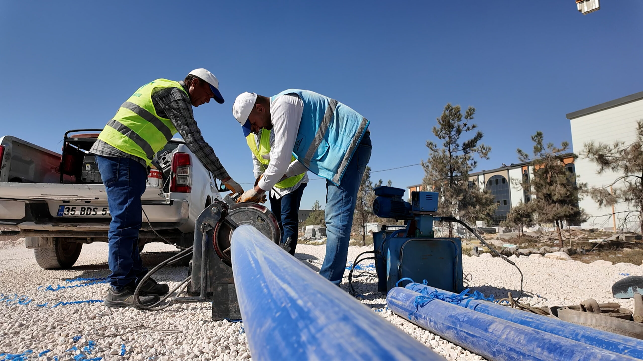 Şanlıurfa Büyükşehir Belediyesi ŞUSKİ Genel Müdürlüğü, şehrin dört bir yanında
