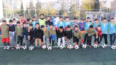 Haliliye Belediyesi tarafından kış spor okulları kapsamında düzenlenen futbol kursu,
