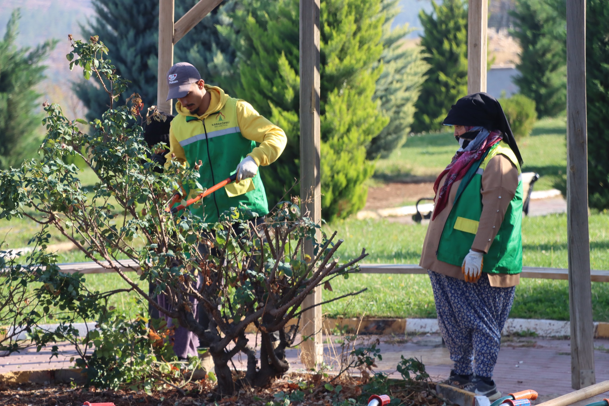Karaköprü Belediyesi Park ve Bahçeler Müdürlüğü, ilçe genelindeki parklarda ve