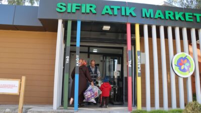 Karaköprü Belediyesi tarafından hayata geçirilen Sıfır Atık Marketleri, geri dönüştürülebilir