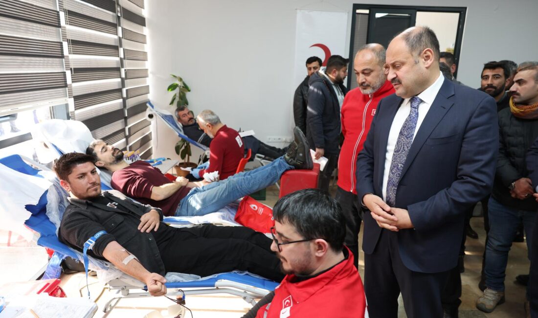 Şanlıurfa Büyükşehir Belediyesi, zorlu kış şartlarında sürdürdüğü karla mücadele çalışmalarının